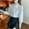 Áo sơ mi dài tay thêu màu trắng đơn giản: phong cách công sở, giá chỉ 229.591₫ 4