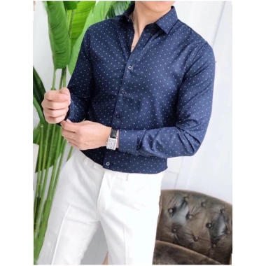 Áo sơ mi họa tiết chấm bi gấp hộp, vải cao cấp chống nhăn, phong cách Hàn Quốc trẻ trung - chỉ 179.000đ 4 Áo sơ mi họa tiết chấm bi gấp hộp, vải cao cấp chống nhăn, phong cách Hàn Quốc trẻ trung - chỉ 179.000đ 4