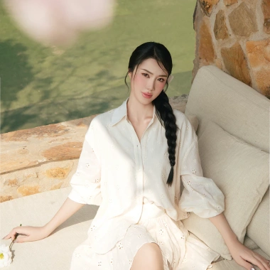 Áo Sơ Mi JOVEN Ava Form Rộng Tay Phồng và Chân Váy Bản Lưng 6cm Giá 1,090,000 VND 4 Áo Sơ Mi JOVEN Ava Form Rộng Tay Phồng và Chân Váy Bản Lưng 6cm Giá 1,090,000 VND 4