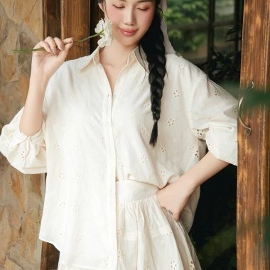 Áo Sơ Mi JOVEN Ava Form Rộng Tay Phồng và Chân Váy Bản Lưng 6cm Giá 1,090,000 VND 5 Áo Sơ Mi JOVEN Ava Form Rộng Tay Phồng và Chân Váy Bản Lưng 6cm Giá 1,090,000 VND 5