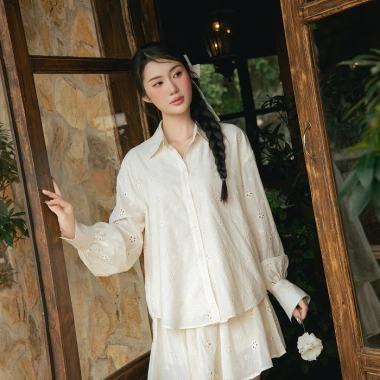 Áo Sơ Mi JOVEN Ava Form Rộng Tay Phồng và Chân Váy Bản Lưng 6cm Giá 1,090,000 VND 7 Áo Sơ Mi JOVEN Ava Form Rộng Tay Phồng và Chân Váy Bản Lưng 6cm Giá 1,090,000 VND 7