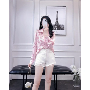 Áo sơ mi lụa dài tay công sở hoạ tiết trái tim hồng, chất lụa cao cấp, giá 159.000₫ (giảm từ 206.700₫)