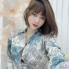 Áo sơ mi lụa nữ họa tiết tờ báo xanh vàng dài tay - Giá chỉ 185.000 VND 2
