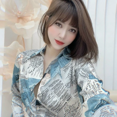 Áo sơ mi lụa nữ họa tiết tờ báo xanh vàng dài tay - Giá chỉ 185.000 VND 2