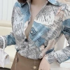 Áo sơ mi lụa nữ họa tiết tờ báo xanh vàng dài tay - Giá chỉ 185.000 VND 3