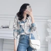 Áo sơ mi lụa nữ họa tiết tờ báo xanh vàng dài tay - Giá chỉ 185.000 VND 4