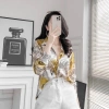 Áo sơ mi lụa nữ họa tiết tờ báo xanh vàng dài tay - Giá chỉ 185.000 VND 6