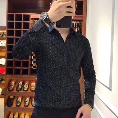 Áo sơ mi nam FATUNO gấp hộp, vải trơn mát, họa tiết nhỏ, chống nhăn, không phai màu - Giá 179.000₫ 6 Áo sơ mi nam FATUNO gấp hộp, vải trơn mát, họa tiết nhỏ, chống nhăn, không phai màu - Giá 179.000₫ 6