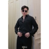 Áo sơ mi nam POLI đen đơn giản, vải sọc gân nổi, 2 túi đắp sang trọng 325.000₫ 2