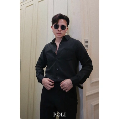 Áo sơ mi nam POLI đen đơn giản, vải sọc gân nổi, 2 túi đắp sang trọng 325.000₫
