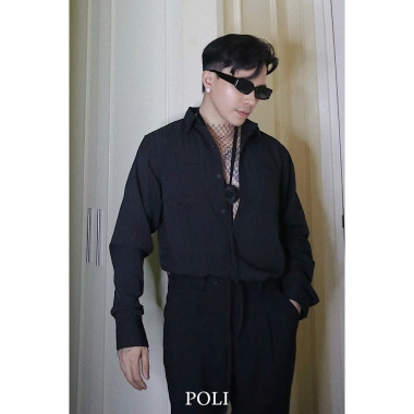 Áo sơ mi nam POLI đen đơn giản, vải sọc gân nổi, 2 túi đắp sang trọng 325.000₫