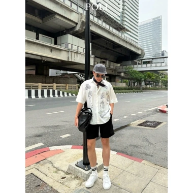 Áo sơ mi nam tay ngắn POLI trắng in họa tiết nghệ thuật, form rộng rãi, giảm còn 600k 4 Áo sơ mi nam tay ngắn POLI trắng in họa tiết nghệ thuật, form rộng rãi, giảm còn 600k 4