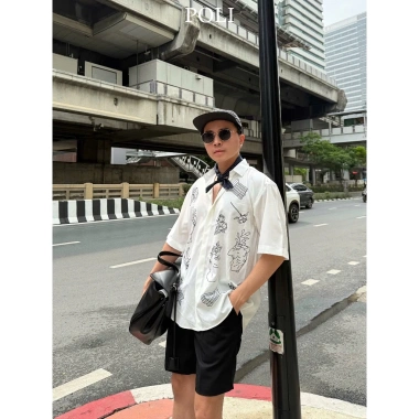 Áo sơ mi nam tay ngắn POLI trắng in họa tiết nghệ thuật, form rộng rãi, giảm còn 600k