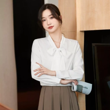 Áo sơ mi nữ công sở satin YOLUMI - Cổ thắt nơ thanh lịch, sang trọng, 85.000₫ 3 Áo sơ mi nữ công sở satin YOLUMI - Cổ thắt nơ thanh lịch, sang trọng, 85.000₫ 3