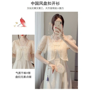 Áo sơ mi nữ cotton cao cấp Barong – Thêu lỗ, khóa ngọc trai, ren đẹp, phong cách hiện đại, chỉ 186.450₫ 2 Áo sơ mi nữ cotton cao cấp Barong – Thêu lỗ, khóa ngọc trai, ren đẹp, phong cách hiện đại, chỉ 186.450₫ 2