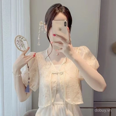 Áo sơ mi nữ cotton cao cấp Barong – Thêu lỗ, khóa ngọc trai, ren đẹp, phong cách hiện đại, chỉ 186.450₫ 5 Áo sơ mi nữ cotton cao cấp Barong – Thêu lỗ, khóa ngọc trai, ren đẹp, phong cách hiện đại, chỉ 186.450₫ 5