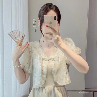 Áo sơ mi nữ cotton cao cấp Barong – Thêu lỗ, khóa ngọc trai, ren đẹp, phong cách hiện đại, chỉ 186.450₫ 7 Áo sơ mi nữ cotton cao cấp Barong – Thêu lỗ, khóa ngọc trai, ren đẹp, phong cách hiện đại, chỉ 186.450₫ 7