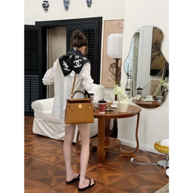 Áo sơ mi nữ dài tay dáng rộng, thiết kế thoải mái, giảm 20% chỉ 240.264 VNĐ