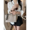 Áo sơ mi nữ dài tay dáng rộng, thiết kế thoải mái, giảm 20% chỉ 240.264 VNĐ 8