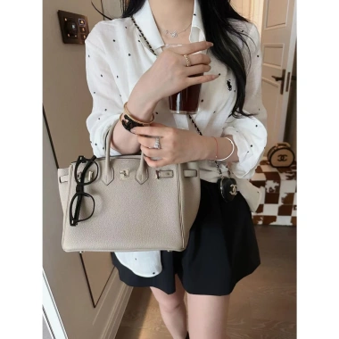 Áo sơ mi nữ dài tay dáng rộng, thiết kế thoải mái, giảm 20% chỉ 240.264 VNĐ