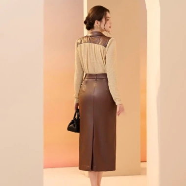 Áo sơ mi nữ dài tay ren lưới và chân váy da dài cạp cao Orchid 548.000₫