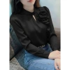 Áo sơ mi nữ điệu đà P10, gắn bông hoa ngực sang trọng, giảm còn 199.000 VND