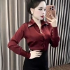 Áo sơ mi nữ lụa cổ V hợp kim - Thiết kế sang trọng màu đỏ đen trắng, giảm giá 22% 2