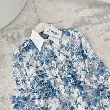 Áo sơ mi nữ lụa hoạ tiết hoa xanh đỏ, công sở phối cổ trắng - Giá chỉ 195.000 VND