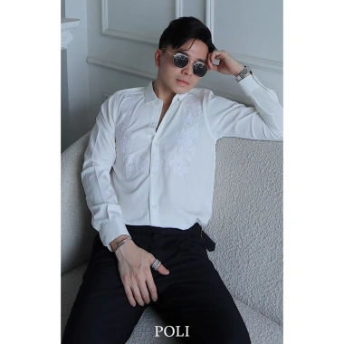 Áo sơ mi POLI phối thêu tinh tế, thiết kế sang trọng, giá chỉ 325.000₫ giảm từ 393.250₫ 2 Áo sơ mi POLI phối thêu tinh tế, thiết kế sang trọng, giá chỉ 325.000₫ giảm từ 393.250₫ 2