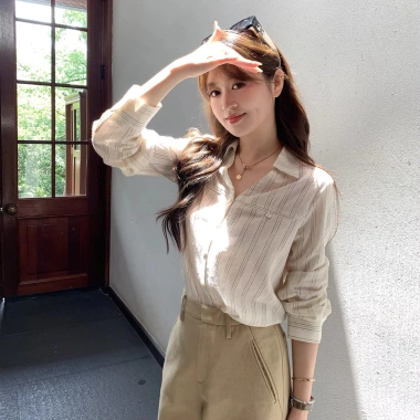 Áo sơ mi sọc cổ polo dáng rộng thời trang Giá chỉ 235.200₫ giảm mạnh