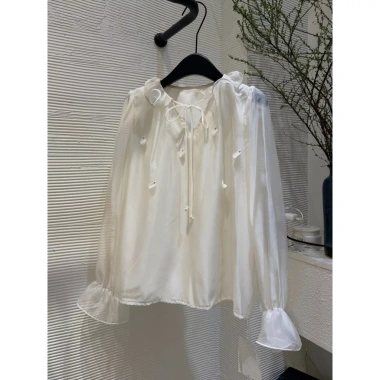 Áo sơ mi tơ be cổ V voan bèo, thắt dây nơ, tay bồng đính hoa QC - ulzzang tiểu thư Hàn 10 Áo sơ mi tơ be cổ V voan bèo, thắt dây nơ, tay bồng đính hoa QC - ulzzang tiểu thư Hàn 10