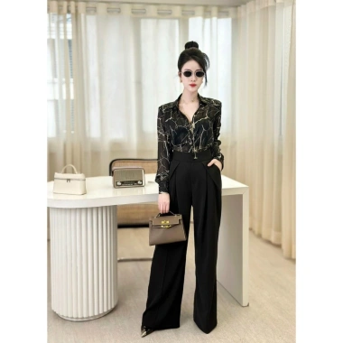 Áo sơ mi tơ nhũ sọc dài tay cao cấp công sở – họa tiết đen trắng, MQ Boutique, 200.700₫ 3 Áo sơ mi tơ nhũ sọc dài tay cao cấp công sở – họa tiết đen trắng, MQ Boutique, 200.700₫ 3