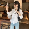 Áo Sơ Mi Trắng Dài Tay Cổ V Không Đồng Đều Thiết Kế Xinh Xắn Thời Trang 195.840 VND 4