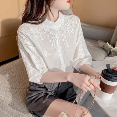 Áo sơ mi trắng dáng rộng cotton thêu họa tiết – Thời trang Hàn Quốc nữ, giá ưu đãi 286.286₫