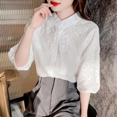 Áo sơ mi trắng dáng rộng cotton thêu họa tiết – Thời trang Hàn Quốc nữ, giá ưu đãi 286.286₫