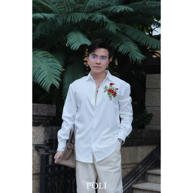 Áo sơ mi trắng form rộng thêu ribbon thủ công tỉ mĩ POLI, giá 792.000₫ 3