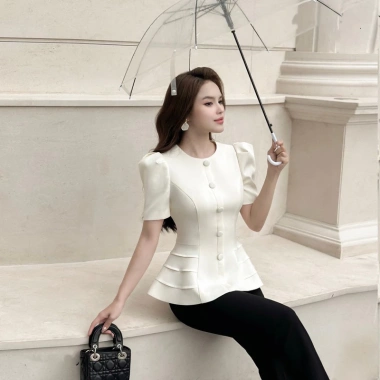 Áo sơ mi và quần ống loe công sở sang trọng Yến Nhi Nguyễn – Giá 296.000₫