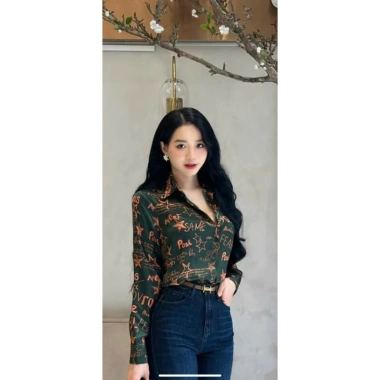 Áo sơmi nữ dài tay lụa Satin cao cấp NQT boutique công sở hoạ tiết chữ cam nền xanh rêu 163.500 VND