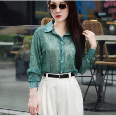Áo sơmi nữ dài tay tơ nhăn đính đá xanh lá - phong cách công sở NQT mỏng nhẹ