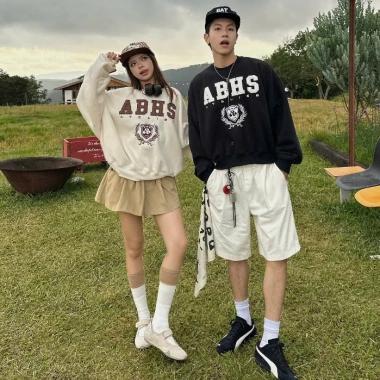 Áo sweater form rộng 2.025 RTOML, in chữ 320GSM 100% cotton, 119.999₫ 4 Áo sweater form rộng 2.025 RTOML, in chữ 320GSM 100% cotton, 119.999₫ 4
