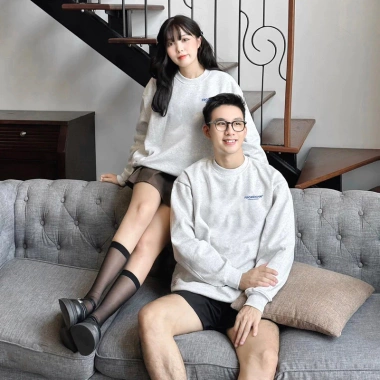 Áo Sweater Nam Nữ 2.025 RTOML 320GSM Chữ Tinh Xảo Thiết Kế Tối Giản Cao Cấp Giá 119.999₫