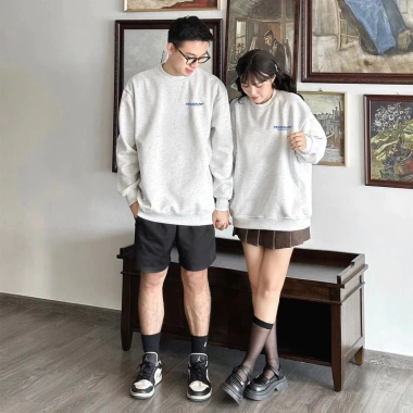 Áo Sweater Nam Nữ 2.025 RTOML 320GSM Chữ Tinh Xảo Thiết Kế Tối Giản Cao Cấp Giá 119.999₫ 5 Áo Sweater Nam Nữ 2.025 RTOML 320GSM Chữ Tinh Xảo Thiết Kế Tối Giản Cao Cấp Giá 119.999₫ 5