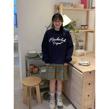 Áo sweater nữ boxy cổ tròn 100% cotton 320GSM dày dặn - Local Brand RTOML, giá 119.999 VND 3 Áo sweater nữ boxy cổ tròn 100% cotton 320GSM dày dặn - Local Brand RTOML, giá 119.999 VND 3