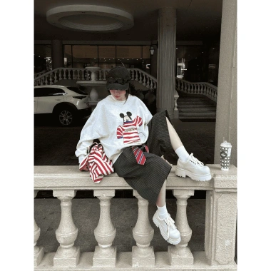 Áo Sweater Nữ Boxy Hoạt Hình BST RTOML – Chuẩn Form, Tay Dài, Cổ Tròn, Nỉ 2 Da Cao Cấp, Thoáng Mát, 119.999 VND