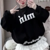 Áo Sweater Nữ Form Boxy Thêu Chữ Min Dễ Thương Năng Động - Giá 169.750₫, Phối Đồ Đi Học, Chơi, Café 2