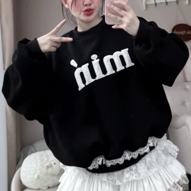 Áo Sweater Nữ Form Boxy Thêu Chữ Min Dễ Thương Năng Động - Giá 169.750₫, Phối Đồ Đi Học, Chơi, Café