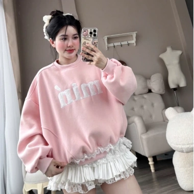 Áo Sweater Nữ Form Boxy Thêu Chữ Min Dễ Thương Năng Động - Giá 169.750₫, Phối Đồ Đi Học, Chơi, Café