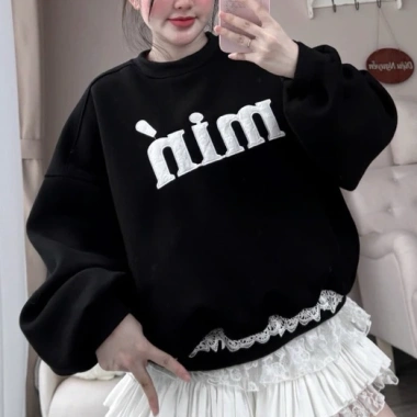 Áo Sweater Nữ Form Boxy Thêu Chữ Min Dễ Thương Năng Động - Giá 169.750₫, Phối Đồ Đi Học, Chơi, Café
