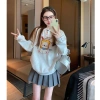 Áo Sweater Nữ Vừa Phối Charm Nút Cổ Nỉ Bông Ấm Áp In Hình Gấu TP89 159.500 VND