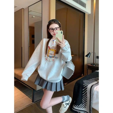 Áo Sweater Nữ Vừa Phối Charm Nút Cổ Nỉ Bông Ấm Áp In Hình Gấu TP89 159.500 VND 2
